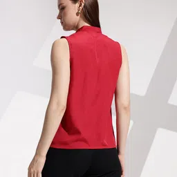 her by invictus Solid V-Neck Pleated Detail Top image 3