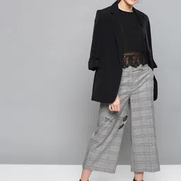 Harpa Women Black Solid Crop Top image 5