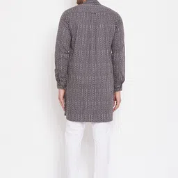 Hypernation Men Charcoal Grey & Off White Geometric Printed Kurta image 2