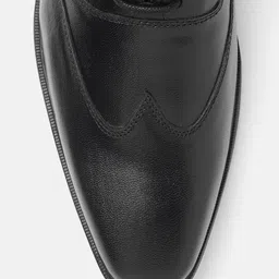 House of Pataudi Men Black Handcrafted Textured Leather Formal Brogues image 2