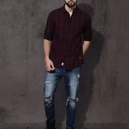 Roadster Men Maroon & Navy Blue Checked Sustainable Casual Shirt image 2