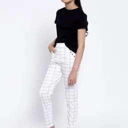 KLOTTHE Girls Black & White Checked Slim-Fit Ankle-Length Treggings image 4
