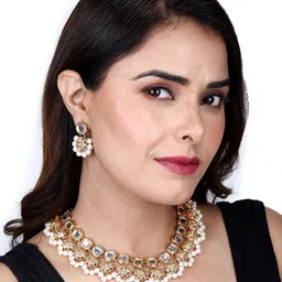 Divisha Gold Plated Stone Studded & Beaded Jewellery Set image 3