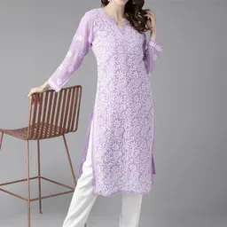 ADA Women Lavender & White Ethnic Motifs Embroidered Chikankari Georgette Kurta with Inner image 5