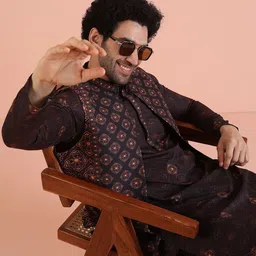 KISAH Ethnic Motifs Printed Mandarin Collar Straight Kurta with Trousers & Jacket image 2