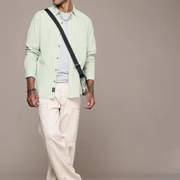 Roadster Men Striped Pure Cotton Casual Shirt image 4