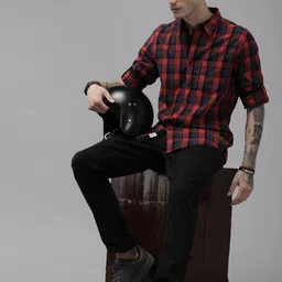Roadster Men Red Checked Casual Shirt image 5