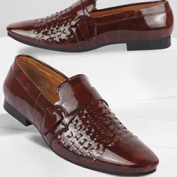 FAUSTO Men Textured Lightweight Loafers image 1