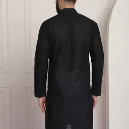 Anug by SOJANYA Men Black Geometric Embroidered Thread Work Pure Cotton Kurta image 2