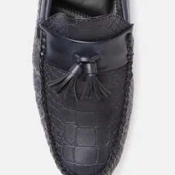 Roadster Men Navy Blue Croc & Basket Weave Textured Loafers image 5