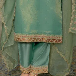 Indo Era Ethnic Motifs Embroidered Kurta with Trousers & Dupatta image 5