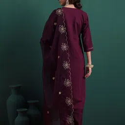 Royal Export Floral Embroidered V-Neck Thread Work Straight Kurta With Trousers & Dupatta image 2