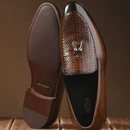 Egoss Men Textured Leather Loafers-picture-48