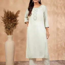 IMARA Floral Yoke Design Regular Thread Work Kurta-picture-35