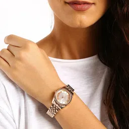 DressBerry Women Rose Gold-Toned Embellished Analogue Watch MFB-PN-WTH-S5769 image 4