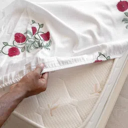 HOMEMONDE Red & White Floral 210 TC Single Bedsheet with 1 Pillow Covers image 4