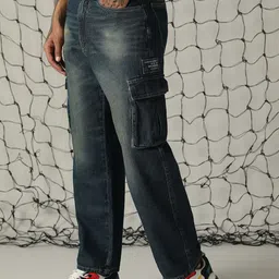 Hubberholme Men Relaxed Fit Mildly Distressed Light Fade Jeans image 3