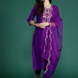 Indo Era Floral Embroidered Sequinned Liva Kurta With Trousers & Dupatta image 5