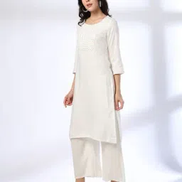 avaasa mix n' match Women Embroidered Yoke Straight Kurta image 2
