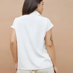 code by lifestyle Women Regular Fit Floral Printed Shirt image 3