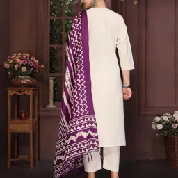 nayasi Women Embroidery Kurta Set image 3