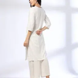 avaasa mix n' match Women Embroidered Yoke Straight Kurta image 3