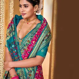 ri-wah Ikat Print Saree with Contrast Border image 4