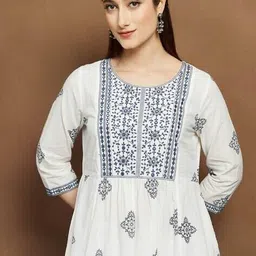 melange by lifestyle Women Printed Flared Kurta image 4