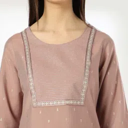 avaasa mix n' match Women Embroidered Straight Kurta image 4