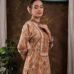 yufta Women Embroidered Straight Kurta Set image 5