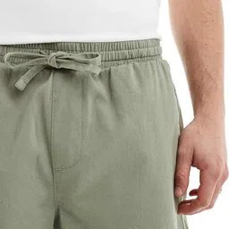 asos design Men Patterned Wide-Fit Cotton Shorts image 5