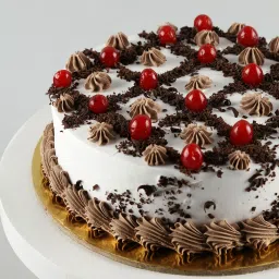 Zig Zag Black Forest Cake Half Kg image 4