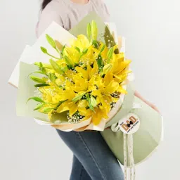 Golden Grace Father's Day Bouquet image 1