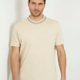 GUESS Men Solid Round Neck T-shirt image 1