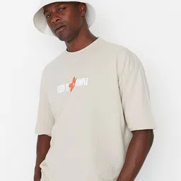 Trendyol Men Grey Typography Printed Drop-Shoulder Sleeves Cotton T-shirt image 3
