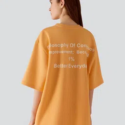 Muvazo Unisex Checked V-Neck Pockets T-shirt image 5