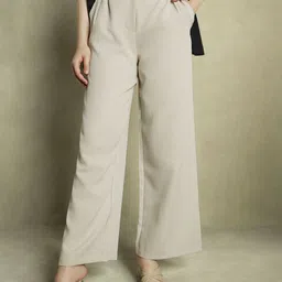 DL Woman Women Flared Pleated Mid-Rise Trousers-image-5