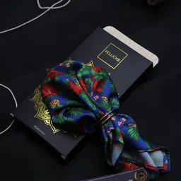 Peluche Men Green Floral And Leafy Designed Pocket Square-image-0
