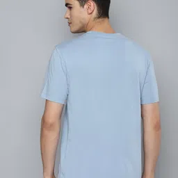 Alcis Men Blue & White Colourblocked Slim Fit T-shirt image 4