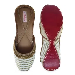 Fulkari Women Off-White Embellished Leather Mojaris image 4