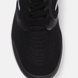 New Balance Men Woven Design 520 Running Shoes image 4