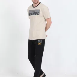 Masculino Latino Beige Regular Fit Printed Nightwear Set image 3