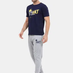 Masculino Latino Navy Blue & Grey Regular Fit Printed Nightwear Set image 3