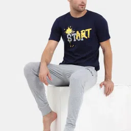 Masculino Latino Navy Blue & Grey Regular Fit Printed Nightwear Set image 5