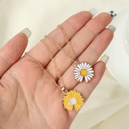 el regalo 2 PCs White & Yellow Daisy Flower Pendant Necklace for Kids/Girls/Teens & Women- Gift for Her image 4