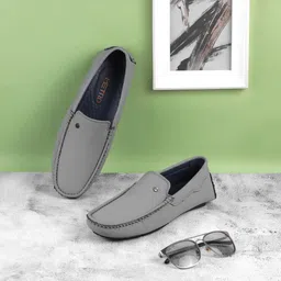 metro Men's Stylish Loafers image 2