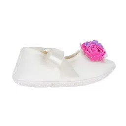 rsmart Unisex-Baby's White Bootie -6 Months image 2
