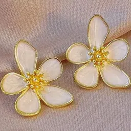 Estailo fashion Floral Shaped Studs-image-3