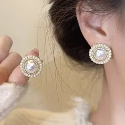 DressBerry Diamond Shaped Studs Earrings image 3