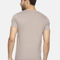 Masculino Latino Grey Cotton Regular Fit Printed T-Shirt image 2